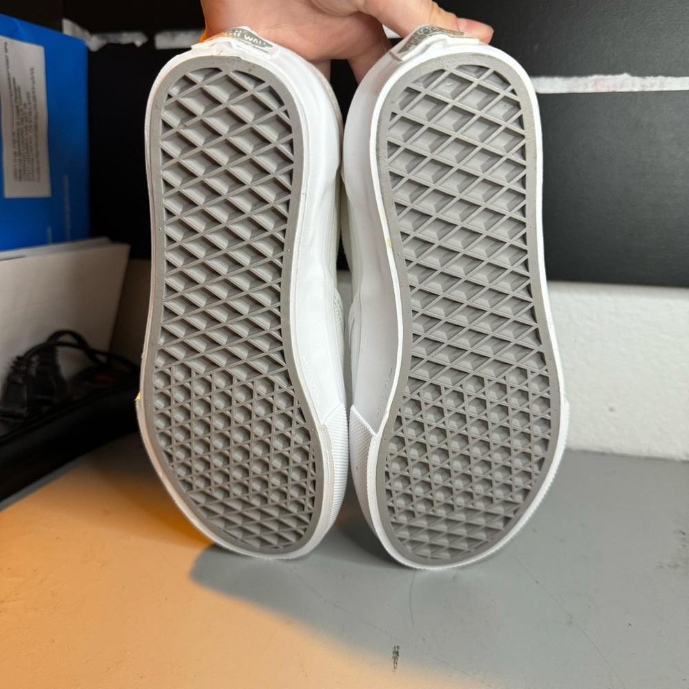 Vans - Picture 5 of 7